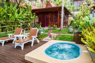 Bungalow Deluxe en bord de mer avec jacuzzi extérieur — Cyana Resort